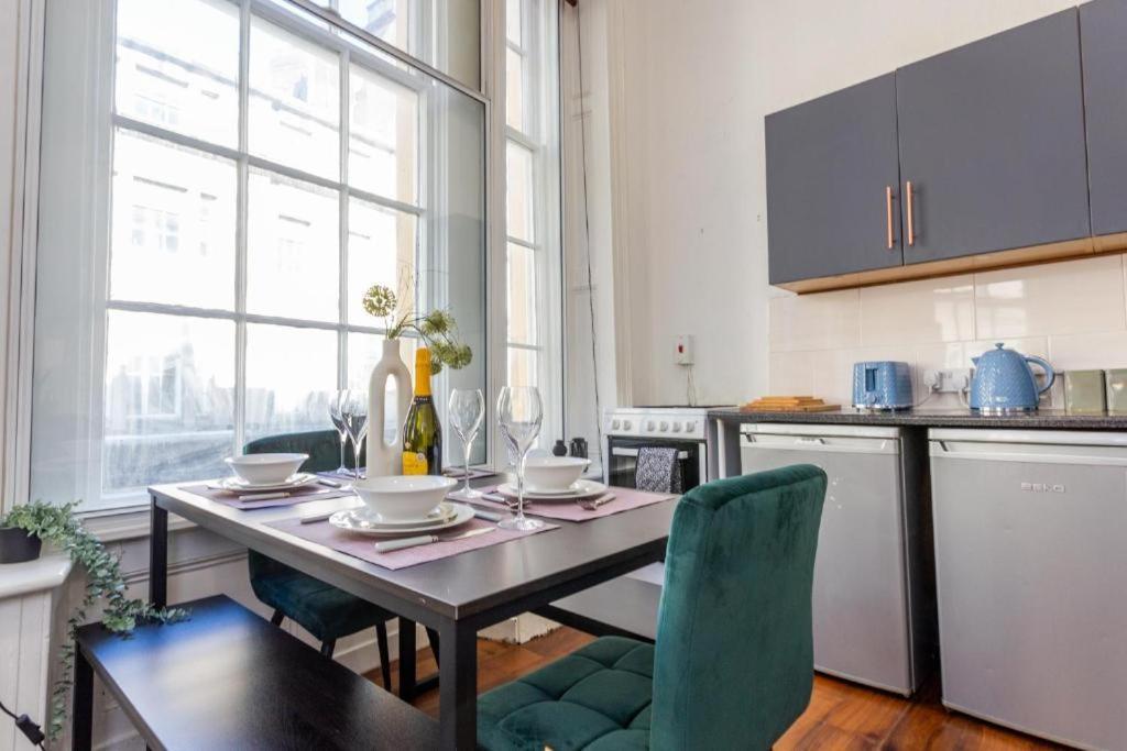 Newcastle'S Most Central Apartment - Sleeps 10 Exterior photo